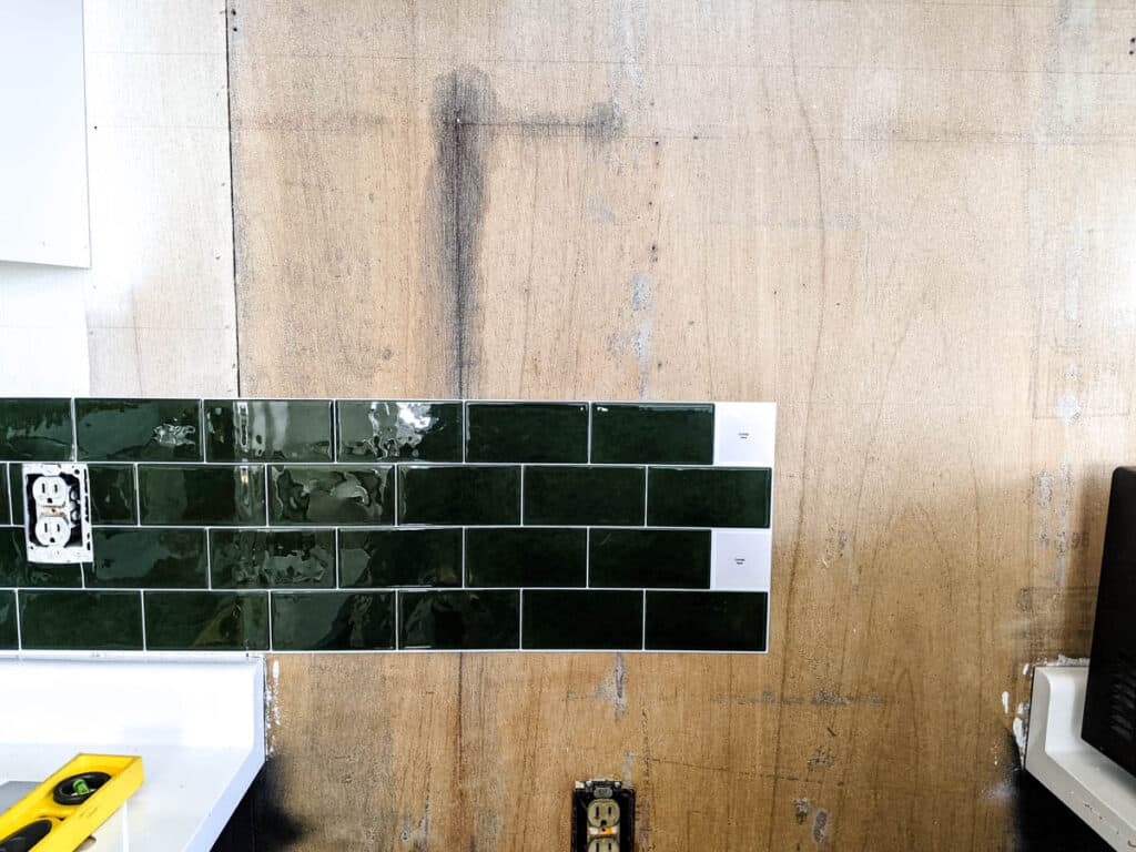 Peel and stick backsplash, give me the pros and cons : r/HomeDecorating